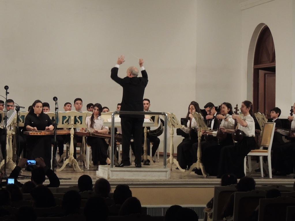 Произведения выдающихся азербайджанских композиторов в исполнении юных музыкантов (ФОТО)