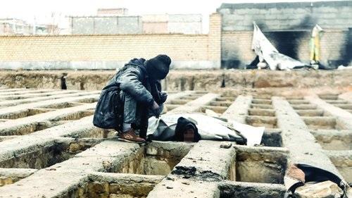 Homeless in Tehran sleep in graves, Rouhani takes notice  (PHOTO)