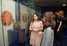 Вице-президент Фонда Гейдара Алиева Лейла Алиева ознакомилась с выставкой "Кукла в искусстве" (ФОТО)
