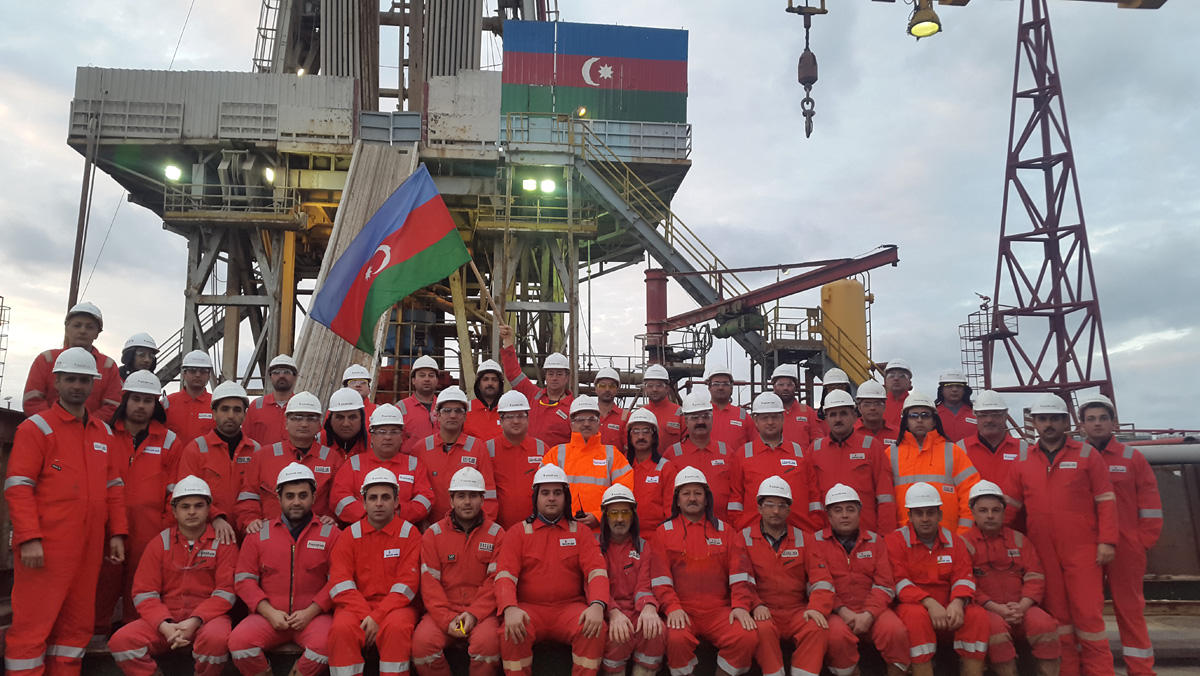 SOCAR commissions highly productive well in Caspian Sea (PHOTO)