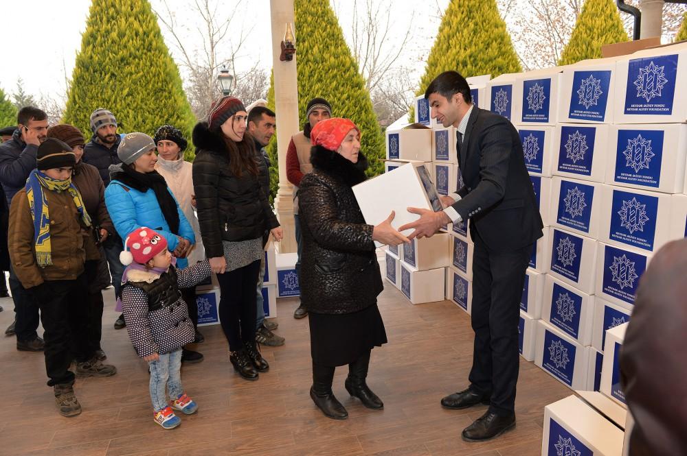 Heydar Aliyev Foundation distributes gifts to low-income families (PHOTO)