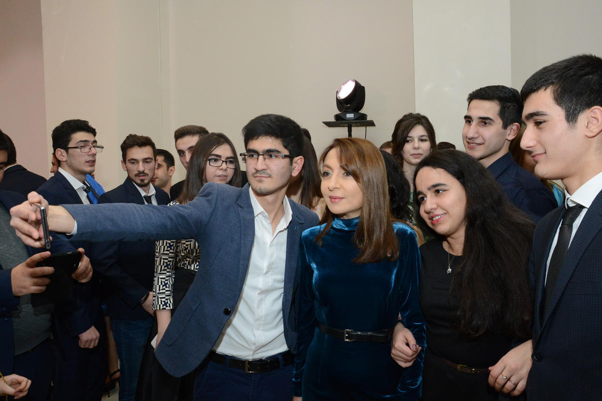 Главным событием этого года в Бакинском филиале МГУ стало открытие Физического факультета (ФОТО)