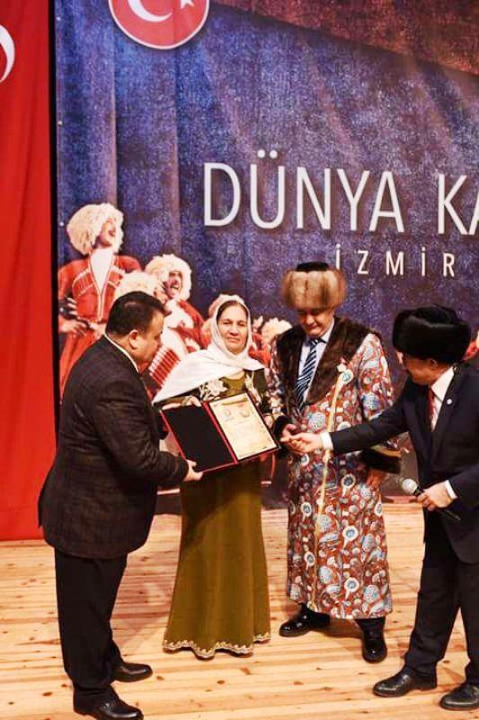 Азербайджанский певец удостоен в Измире награды турецких бизнесменов (ФОТО)