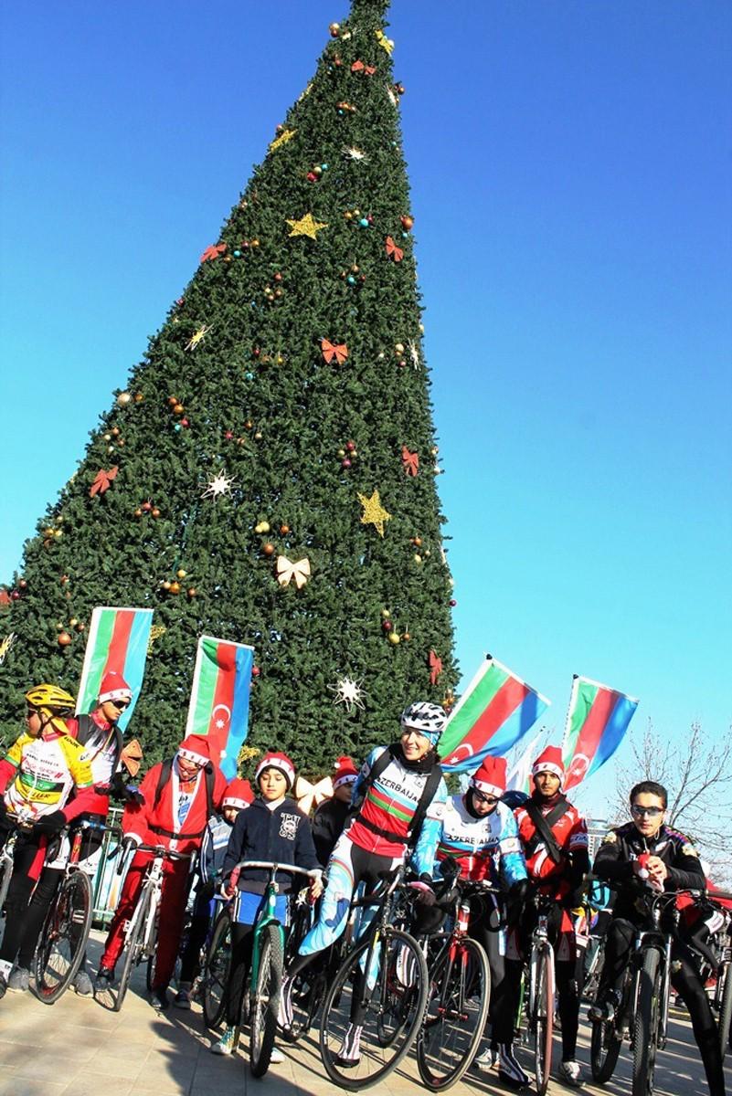 В Баку прошел праздничный новогодний велопробег (ФОТО)