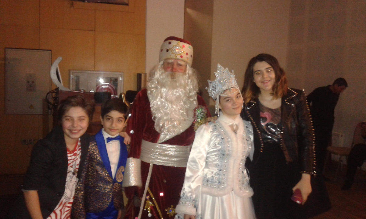 Новогодний праздник "Снежинки" в Баку с участниками фестиваля "Зима" (ФОТО)