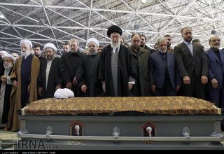 Верховный лидер Ирана провел массовую молитву в честь  покойного экс-президента Рафсанджани