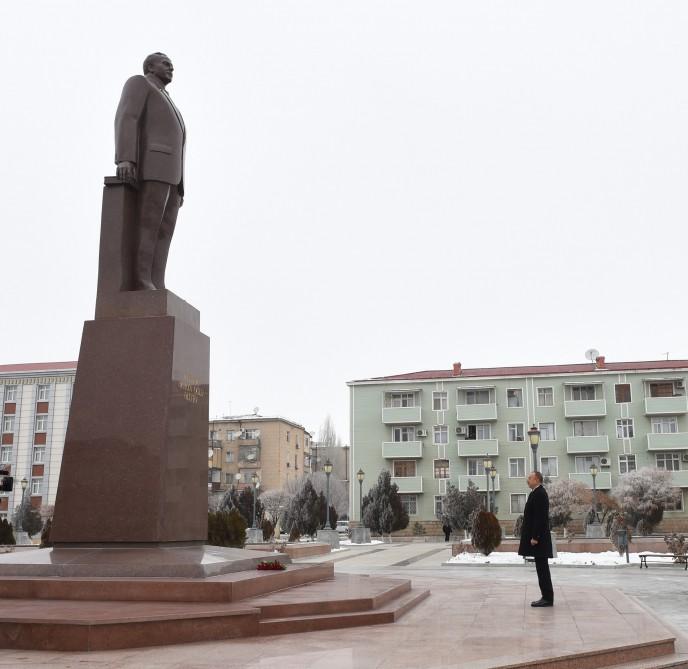 Ilham Aliyev pays tribute to national leader in Nakhchivan (PHOTO)