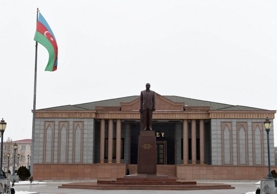 Ilham Aliyev pays tribute to national leader in Nakhchivan (PHOTO)
