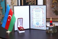 Известная азербайджанская актриса удостоена международного ордена (ФОТО)