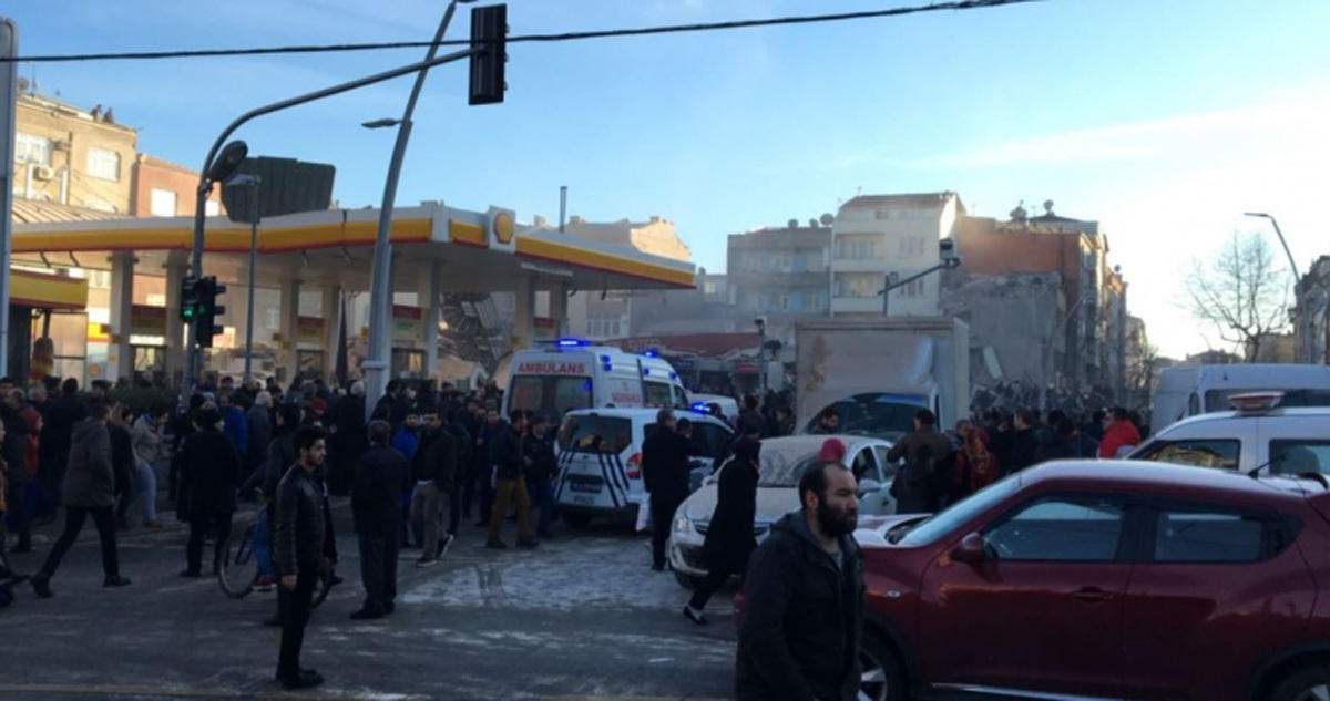 Building collapses in Istanbul, dead and injured reported (PHOTO)