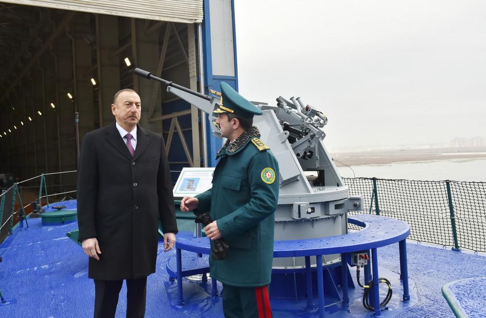 Президент Ильхам Алиев ознакомился с кораблем "Туфан" и новой спецтехникой Береговой охраны Госпогранслужбы  (ФОТО)