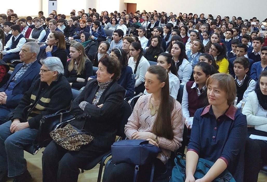 500 школьников приняли участие в Олимпиаде в Баку (ФОТО)