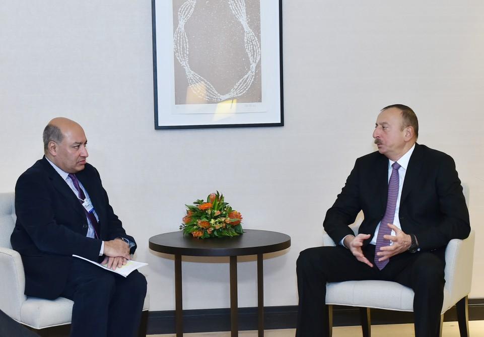 Ilham Aliyev meets with EBRD president in Davos  (PHOTO)