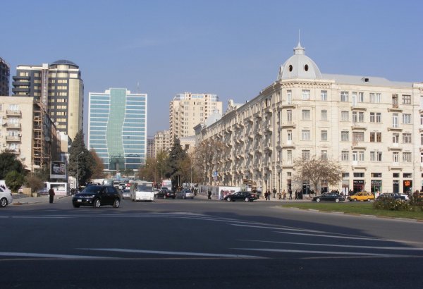 В Баку ограничено движение на одном из проспектов