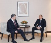 Ilham Aliyev meets Ukraine's Poroshenko (PHOTO)