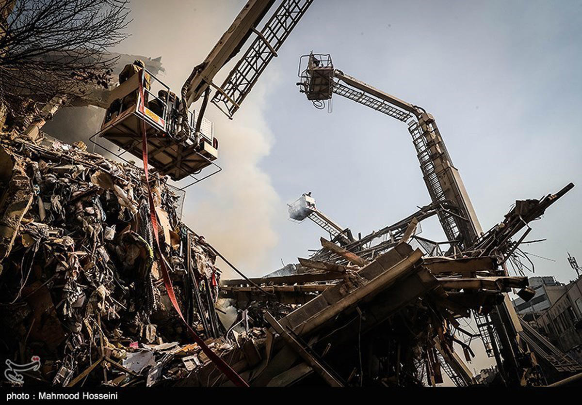 Как минимум 30 человек остались под завалами обрушившегося здания в Тегеране (ФОТО/ВИДЕО)