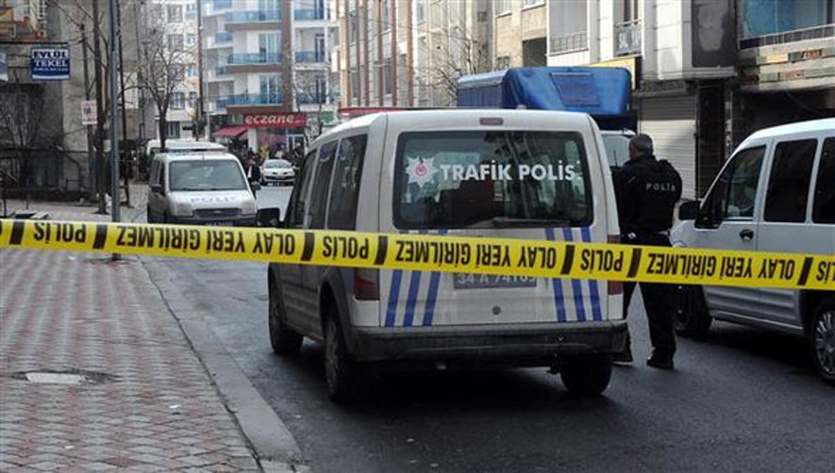 В Стамбуле обстрелян полицейский автомобиль (ФОТО/ВИДЕО)