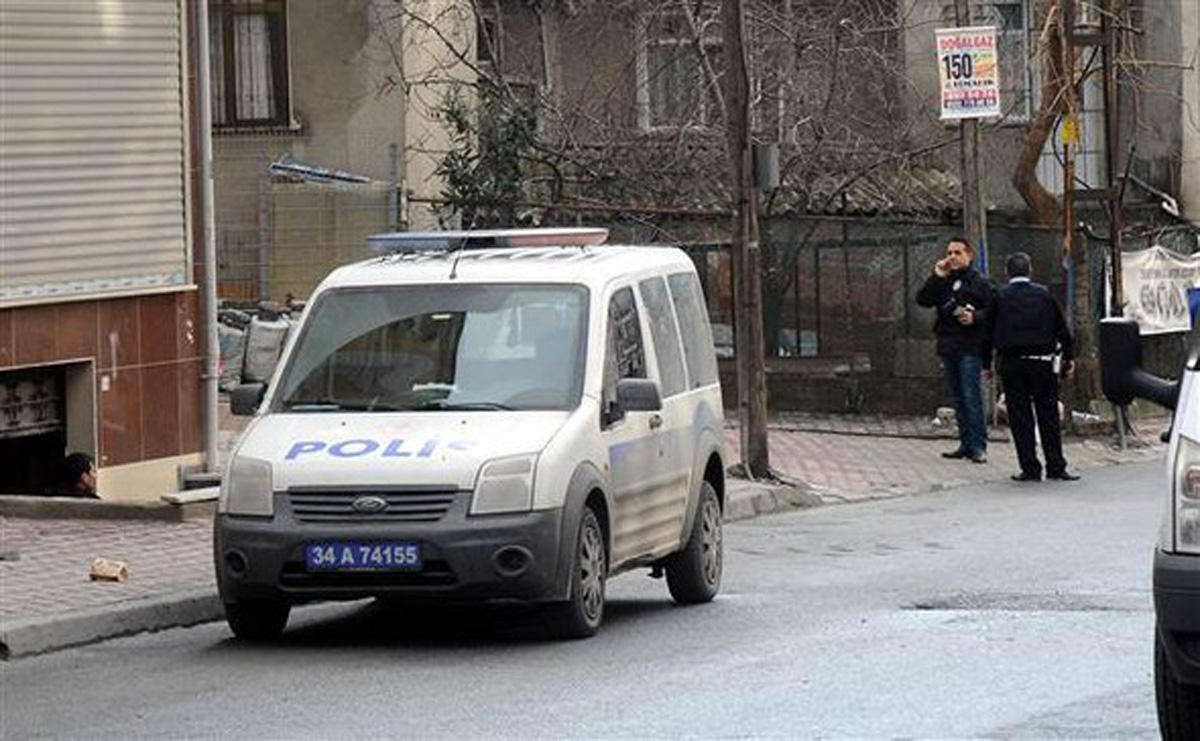 В Стамбуле обстрелян полицейский автомобиль (ФОТО/ВИДЕО)