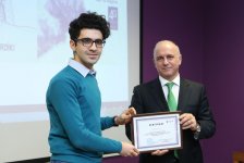 Президент Azercell встретился с победителями программы студенческой стипендии  (ФОТО)