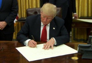 Trump signs bill to temporarily end gov't shutdown