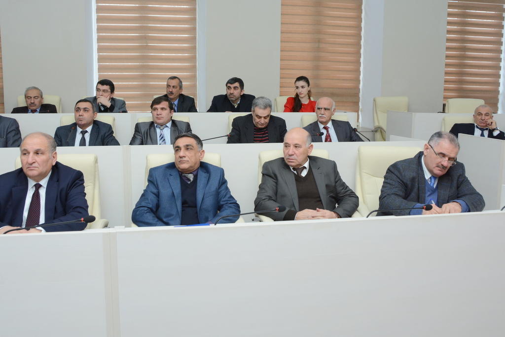 UNEC-də elmi seminar: “Azərbaycan iqtisadiyyatı son bir ildə” (FOTO)