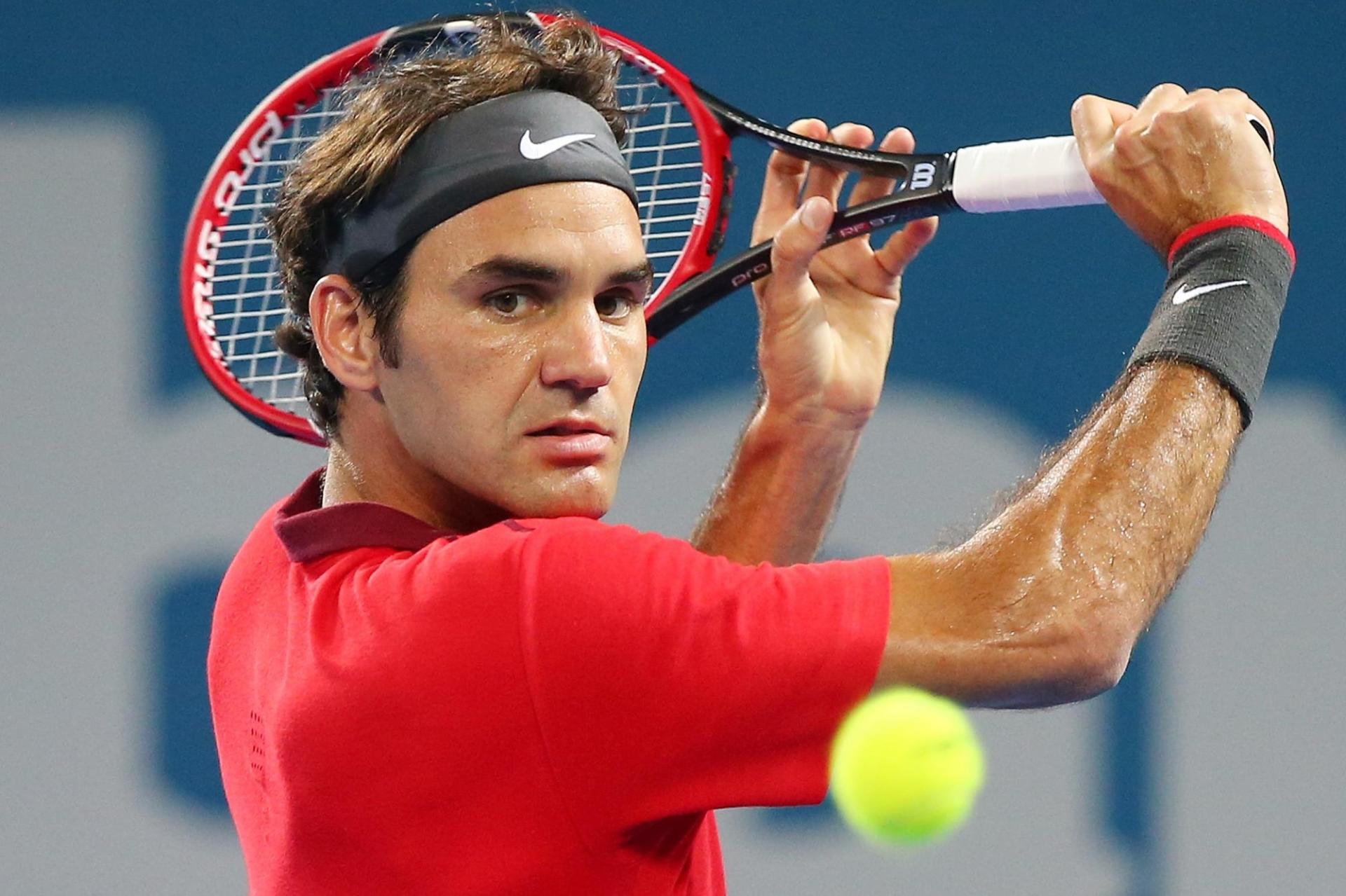 Roger Federer wins his 100th career title