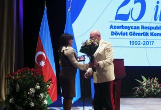 Сотрудник Trend награждена нагрудным знаком Таможенного комитета Азербайджана (ФОТО)