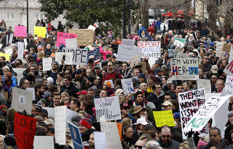 В США школьникам разрешили прогуливать уроки для участия в акциях протеста