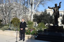 Ilham Aliyev unveils monument to maestro Niyazi (PHOTO)