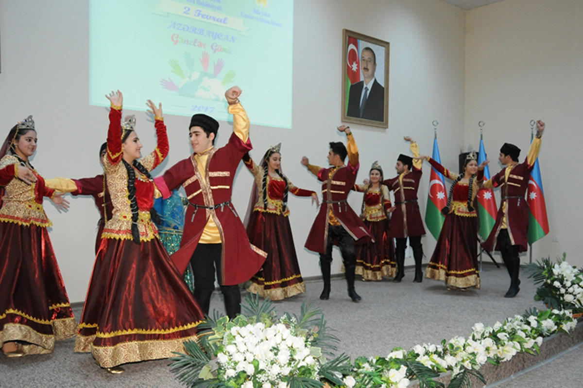 В Баку состоялся праздничный вечер, посвященный Дню молодежи (ФОТО)