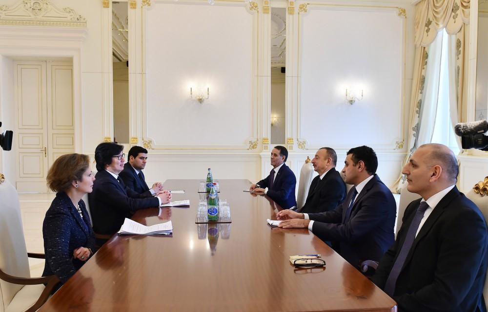Президент Азербайджана принял делегацию во главе с госсекретарем Франции