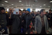 US wrestling team welcomed in Iran (PHOTO)