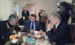 Посол США  навестил семью вынужденных переселенцев из Ходжалы   (ФОТО)
