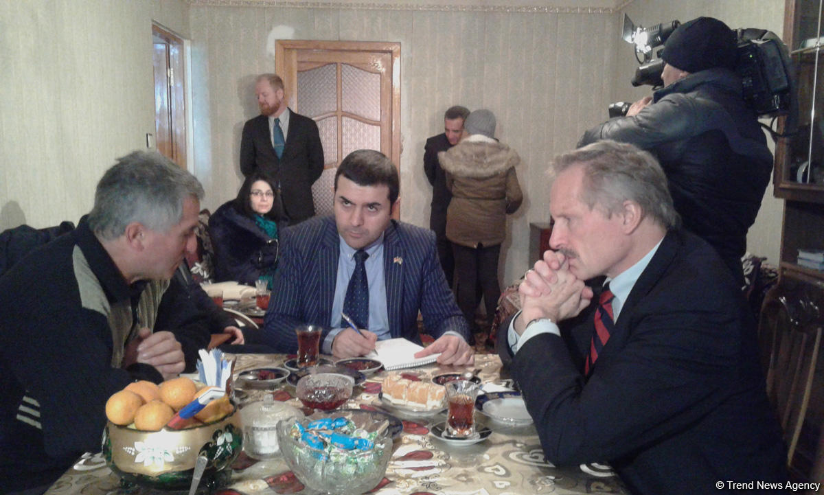 US envoy Cekuta visits IDP family from Khojaly (PHOTO)