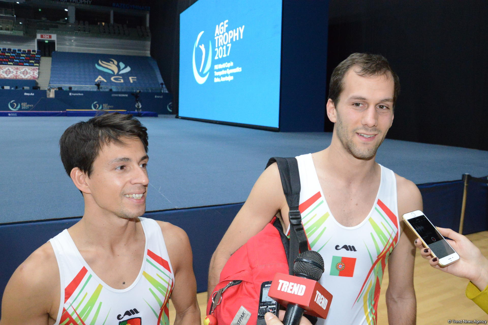 Федерация гимнастики Азербайджана смогла удивить нас новым световым оформлением зала - португальские гимнасты