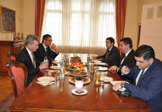 Посол Азербайджана в Германии встретился с комиссаром ЕС