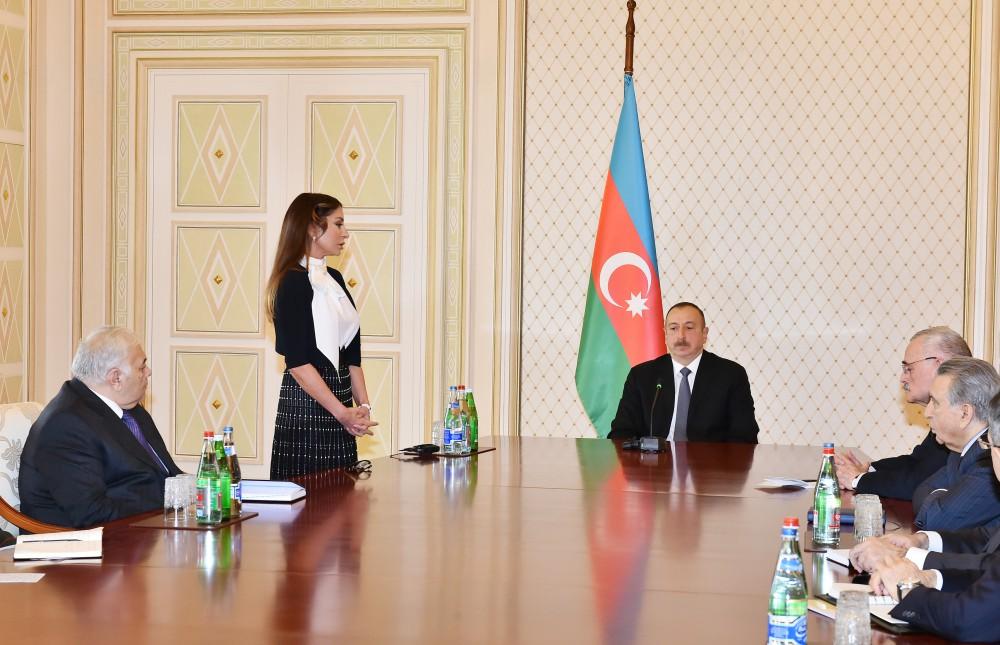 Президент Ильхам Алиев: Мехрибан Алиева долгие годы играет важную и активную роль в общественно-политической жизни страны, нашей культурной жизни (версия 5) (ФОТО)