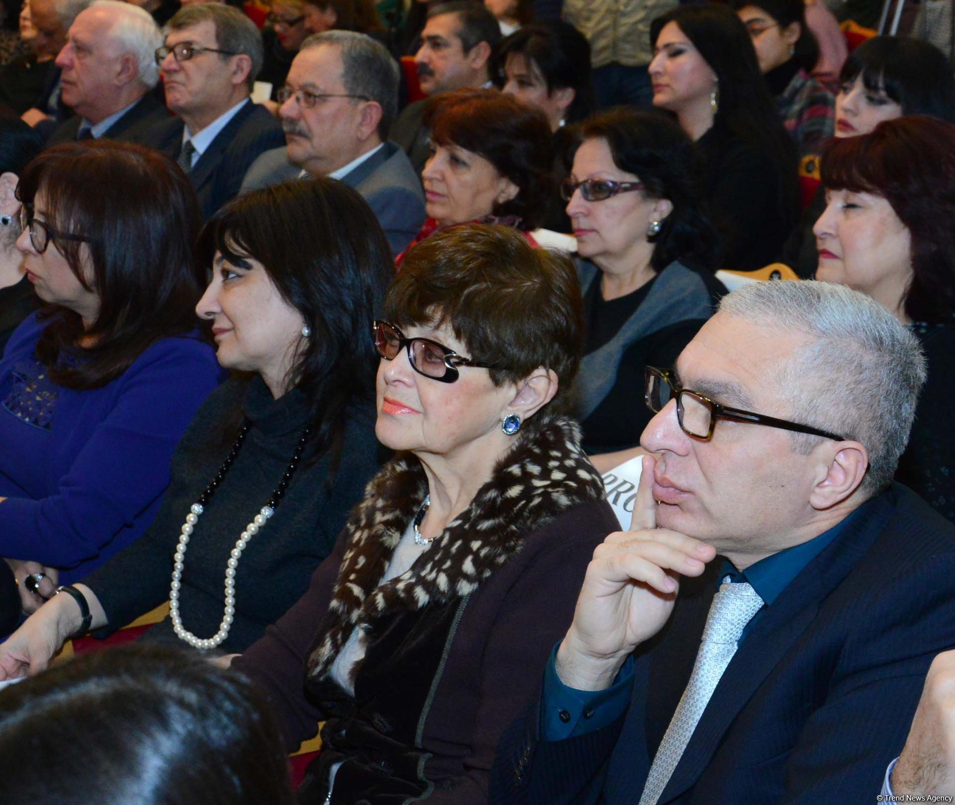 В Баку состоялись вечер классической музыки и презентация книги памяти видного педагога и пианиста Айтекин Гасановой (ФОТО)