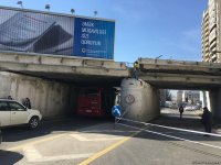 Старейший мост в Баку поврежден в результате ДТП  (ФОТО)