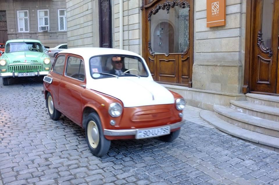 Шейна Гуффогга встретили в Баку парадом ретро-автомобилей (ФОТО)