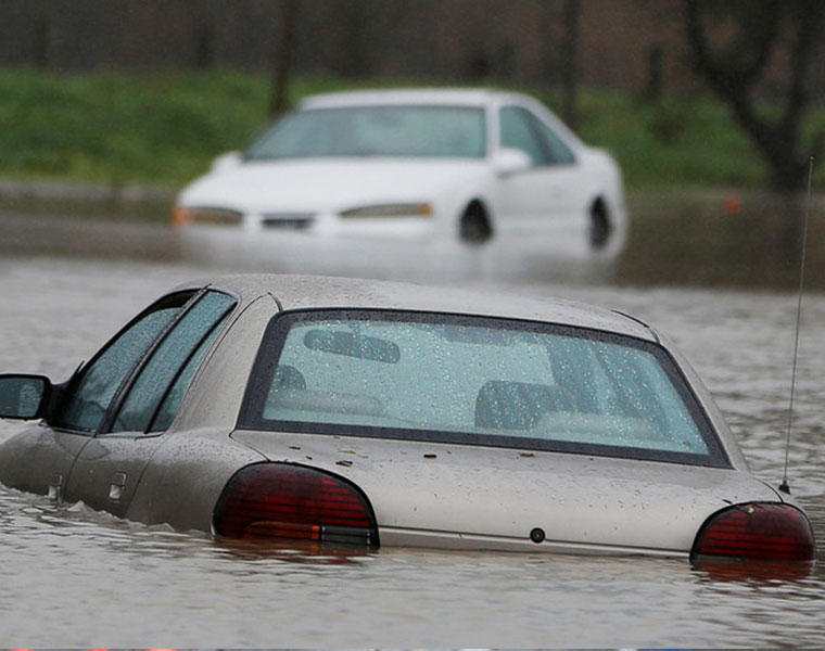 В Калифорнии из-за наводнений эвакуированы десятки тысяч человек