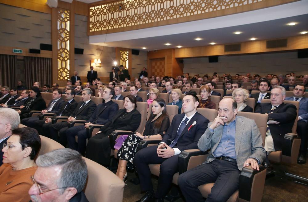 Вице-президент Фонда Гейдара Алиева Лейла Алиева приняла участие в показе фильма "Бесконечный коридор"