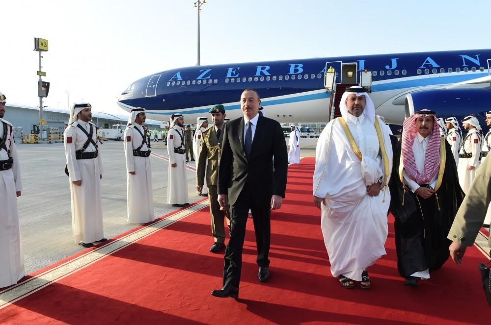 Президент Ильхам Алиев прибыл с официальным визитом в Катар