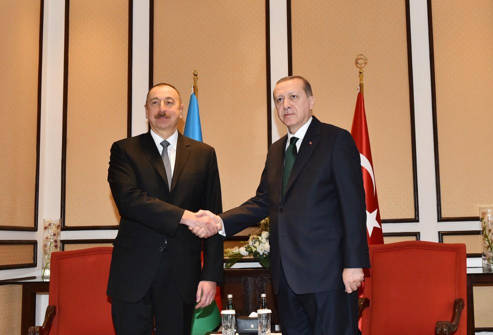 Azerbaijani, Turkish presidents meet in Islamabad (PHOTO)