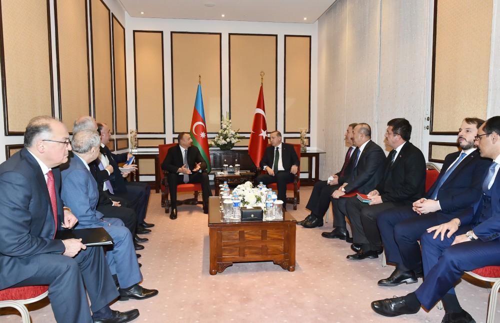 Azerbaijani, Turkish presidents meet in Islamabad (PHOTO)