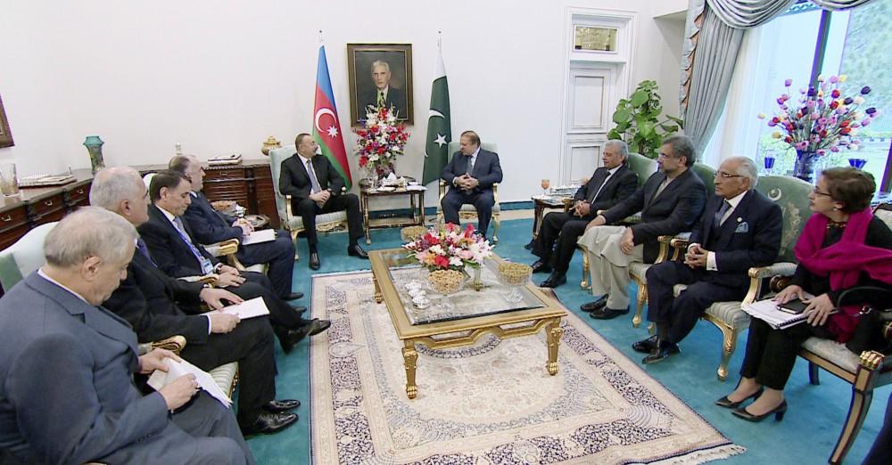 Ilham Aliyev has one-on-one meeting with Pakistani PM (PHOTO)