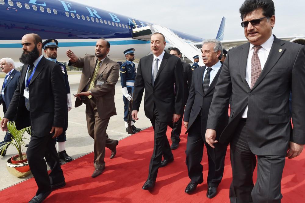 Ilham Aliyev in Pakistan for Summit of the Economic Cooperation Organization (PHOTO)