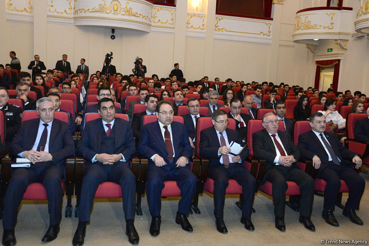 В Баку состоялась конференция на тему «Роль молодежи в борьбе с терроризмом, экстремизмом и радикализмом» (ФОТО)