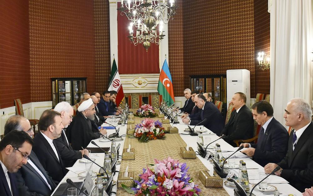 Ilham Aliyev, Hassan Rouhani hold expanded meeting (PHOTO)