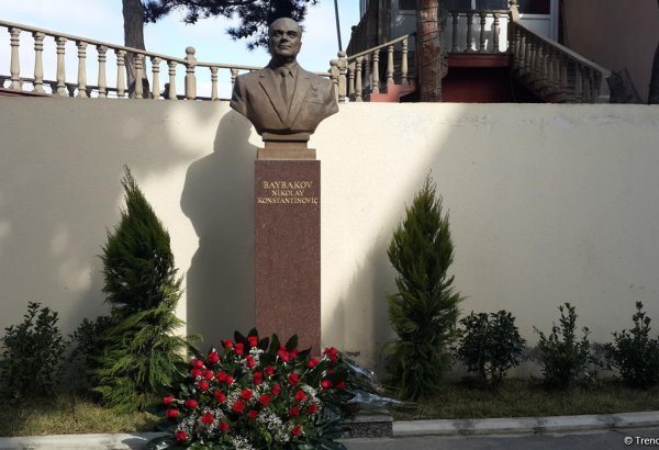 В Баку установлен бюст Николаю Байбакову (ФОТО)